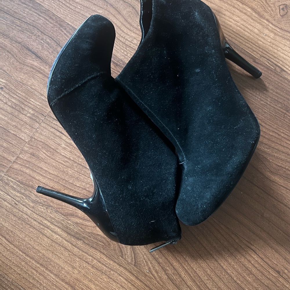 Kenneth Cole Reaction Black Suede Ankle Booties